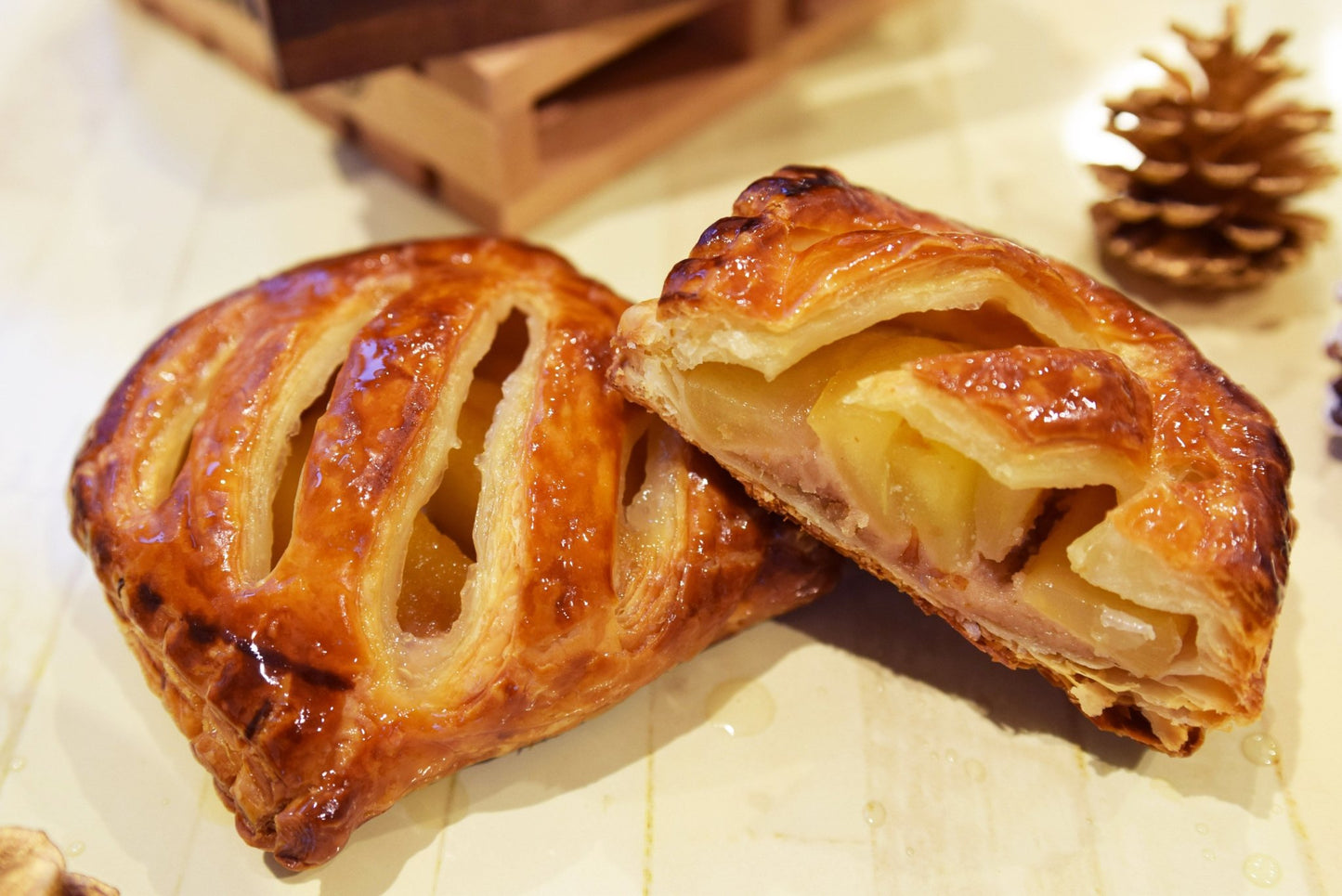 【冷凍】アップルパイリレー2025-2026　第4弾 信州産食べごろりんごのアップルパイ （シナノスイート）5個入り